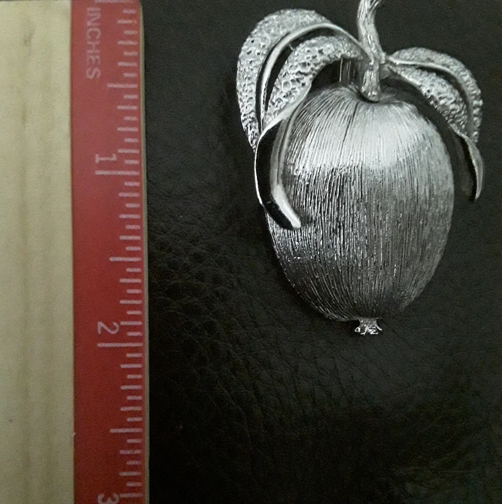 SARAH COVENTRY Elegant Silver Brooch